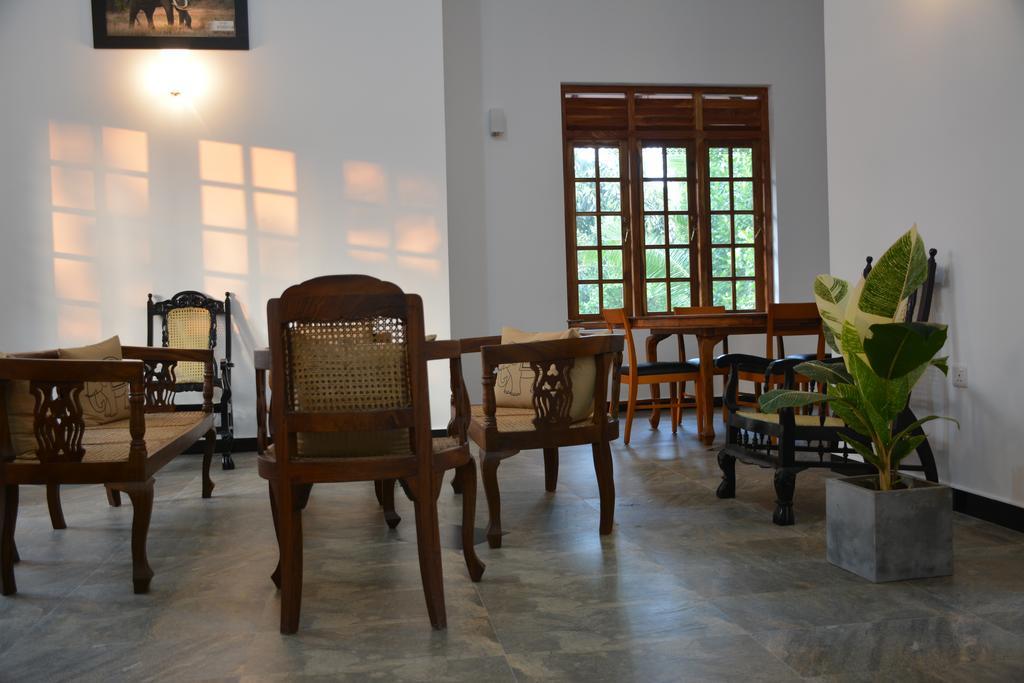 Amsterdam Tourist Rest Bed & Breakfast Anuradhapura Exterior photo