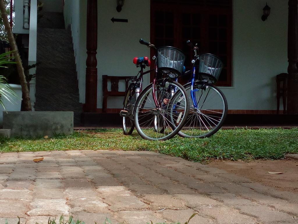 Amsterdam Tourist Rest Bed & Breakfast Anuradhapura Exterior photo