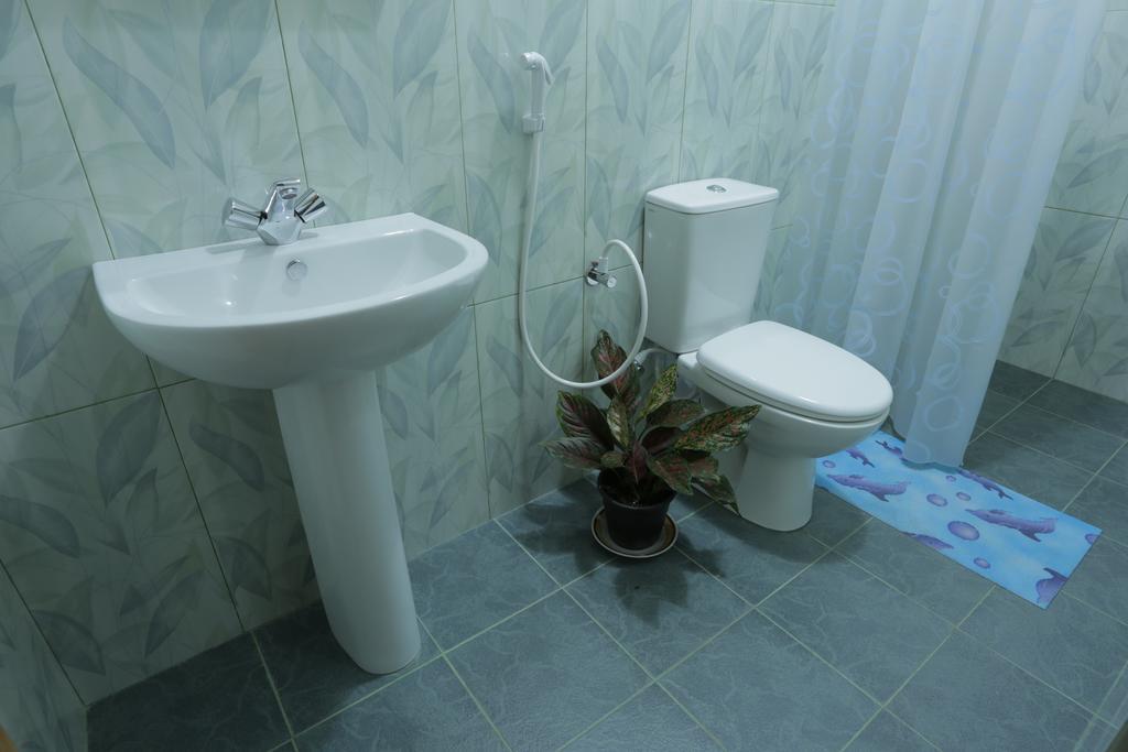 Amsterdam Tourist Rest Bed & Breakfast Anuradhapura Exterior photo