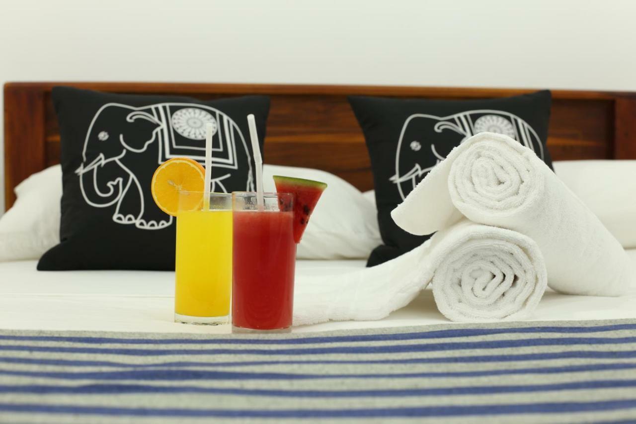 Amsterdam Tourist Rest Bed & Breakfast Anuradhapura Exterior photo
